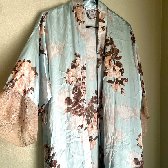 Linea Donatella kimono robe - Picture 2 of 7